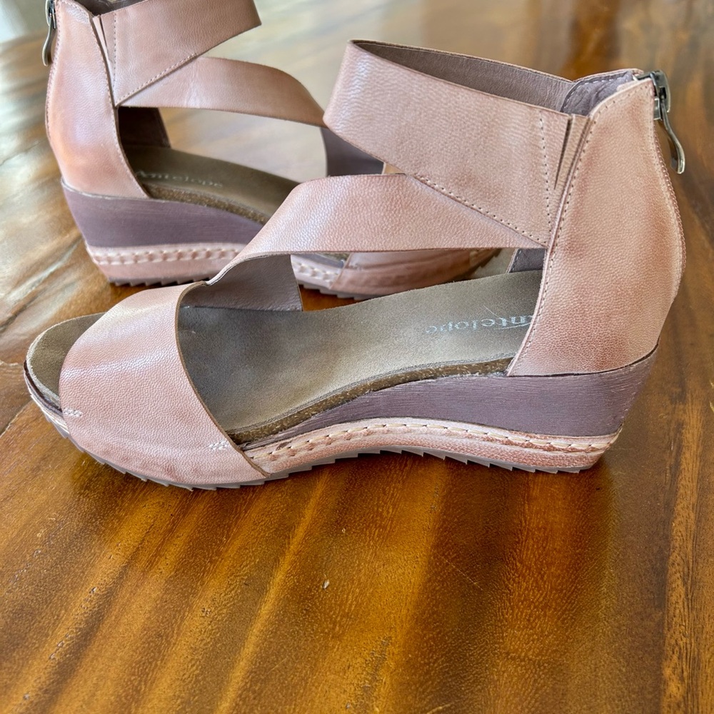 Women's Taupe Sandals